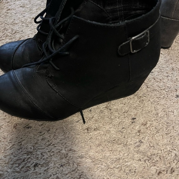 Maurice’s black wedge boots - Picture 2 of 4